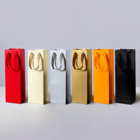 Tas Kertas Kraft Hitam Biodegradable 100% dengan Logo Custom, Kemasan Botol Anggur, Tas Jinjing Segitiga, Tas Hadiah Anggur