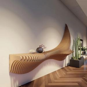 Mensola da Parete in Legno di Alta Qualità, Design Esteticamente Gradevole e Pratico per Area Espositiva di Hotel - Product Image 1