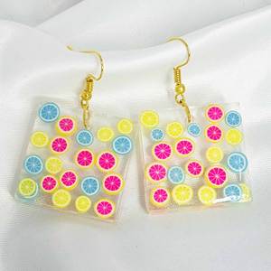 ต่างหูเรซินที่หรูหราและทนทานน้ำหนักเบาผสมแตงโมดีไซน์สี่เหลี่ยมวัสดุที่ไม่ก่อให้เกิดอาการแพ้ในสไตล์คลาสสิกสำหรับสวมใส่ในชีวิตประจำวัน - Product Image 2