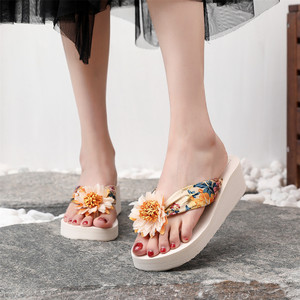 Wholesale Summer Ladies Flip Flops Comfortable Thick Satin Ribbon Ladies <b>Slippers</b> Leisure Lame Beach Ladies Luxury <b>Slippers</b> - Product Image 3