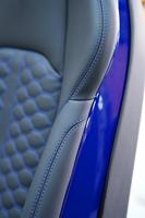 Amélioration des sièges de voiture Audi électriques : intérieur en cuir personnalisé avec bandes décoratives bleues
