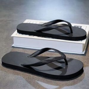 Sandales et tongs sportives respirantes pour hommes, antidérapantes, à semelle souple, style coréen, pour salle de bain, extérieur et plage - Product Image 2