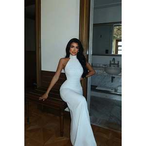 Robe de soirée longue de luxe avec détails en perles blanches, robe de bal formelle avec élégante broderie de perles et décoration florale - Product Image 3