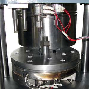 Presse hydraulique entièrement automatique pour la fabrication de bougies chauffe-plat en cire en Afrique du Sud - Product Image 4