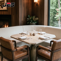 Ensemble de table et de chaises de restaurant moderne personnalisé J2S avec chaises rembourrées pour les projets de restaurants commerciaux, cafés et hôtels