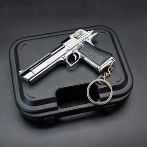 Juego de disparos para niños, juego de entrenamiento, pistola de juguete <span class=keywords><strong>1</strong></span>:3, Mini llavero de pistola de aleación, pistola de juguete extraíble personalizada - Product Image 5