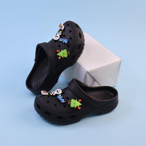 Crocs Sandales plates d'été pour femmes, couleur unie, antidérapantes, style Baotou, chaussures décontractées confortables, épaisseur du talon de 3 cm - Product Image 1