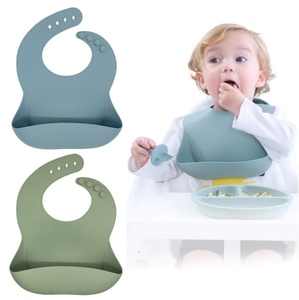 Bavoir bébé en silicone avec poche de récupération profonde, imperméable, léger, pour tout-petits et enfants, personnalisable avec logo, vente en gros - Product Image 2