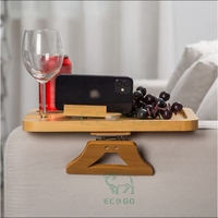 Table de plateau de bras de canapé en bambou, table pliable de plateau de bras de canapé avec des fentes de carte de gobelet, avec support de téléphone rotatif à 360