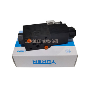 Vanne directionnelle hydraulique à solénoïde Yukens Dsg 01 2b3b D24 N1 50, quatre voies, 315 bars, 40 L/min, fonte - Product Image 1