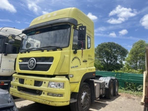 Camion tracteur SINOTRUK HOWO 6x4 d'occasion <span class=keywords><strong>de</strong></span> 380 CV, année 2018, camion remorque d'occasion <span class=keywords><strong>de</strong></span> haute qualité pour charges lourdes - Product Image 2