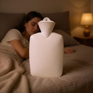 Bouillotte Hugo Frosch Classic Plant 2L en caoutchouc souple pour soulager la douleur - Product Image 3