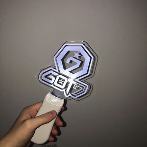 แท่งไฟ Kpop แบบมีไฟกระพริบส่วนตัวสำหรับคอนเสิร์ต วง Kpop ดีไซน์ EXO <span class=keywords><strong>GOT7</strong></span> แท่งไฟอะคริลิคเรืองแสง - Product Image 1