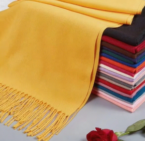 Haut de gamme femmes couleur unie doux et confortable écharpe classique de haute qualité épaissie automne et hiver cache-cou châle - Product Image 1