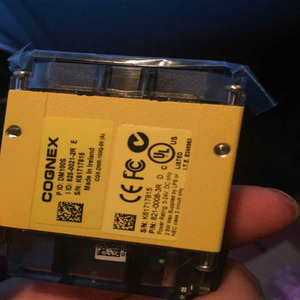 Lector de Códigos de Barras Fijo Cognex DM100S, Sensor CMOS de 100x50x30 mm, Escáner de Color Amarillo Fluorescente - Product Image 2