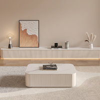 Ensemble meuble TV et table basse de salon moderne et minimaliste avec plateau en pierre frittée, meuble en bois, bande LED à capteur, fixation au sol