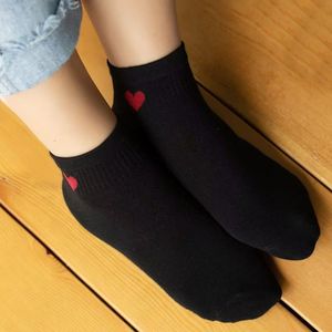 Chaussettes en coton tricoté brodé de haute qualité, motif lèvres blanches et cœurs chromés, pour femme, design personnalisé, Noël 1.1 - Product Image 1