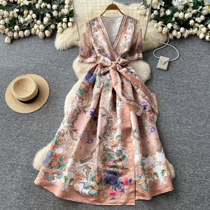 Robe florale à manches courtes, col en V profond, coupe trapèze, taille cintrée, garantie qualité, style vacances - Product Image 3