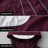 Veste coupe-vent bordeaux pour homme en nylon avec bandes réfléchissantes, blocs de couleur, capuche zippée, coupe ample, légère, respirante, style streetwear, personnalisable OEM