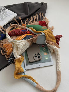 Sac fourre-tout tissé à bandoulière pour femmes, grande capacité, style rétro, avec pompons, personnalisable, vente en gros - Product Image 5