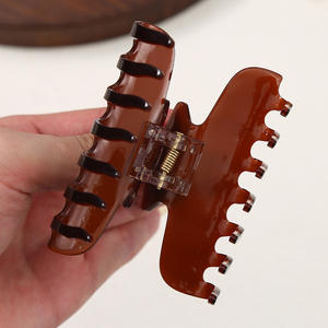 Pince à cheveux en acétate personnalisée style coréen, lettres dorées de grande taille et pinces à cheveux de forme géométrique, conception simple pour un <span class=keywords><strong>usage</strong></span> <span class=keywords><strong>quotidien</strong></span> - Product Image 4