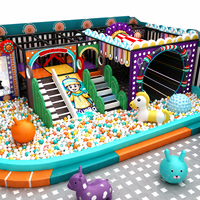 Structure de jeu intérieure personnalisée 2026 : Toboggan à thème corne, piscine à balles, carrousel et structure d'escalade pour enfants
