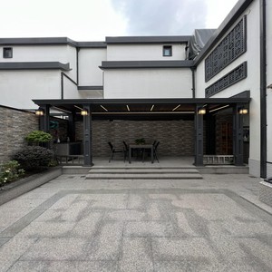 La pergola des volets sur la promenade murale est une pergola motorisée avec toit persienne galerie verte - Product Image 3
