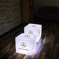 Lampe de table carrée clignotante étanche IP65 rechargeable avec logo personnalisé Veilleuse cube LED avec télécommande pour la décoration