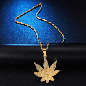 Bijoux de mode de rappeur Hip Hop plaqué or 18 carats pendentifs feuille d'érable glacés colliers pour hommes - Product Image 5