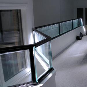 Balkon Glazen Hek Klem Hotel Appartement Villa Glazen Balustrade Leuning Aluminium <span class=keywords><strong>U</strong></span> Kanaal Frameloze Glazen Leuning Accessoires - Product Image 4