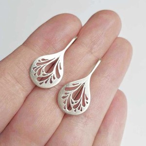Orecchini Pendenti a Foglia Traforata per Donna, Gioielli Vintage Minimalisti alla Moda - Product Image 1