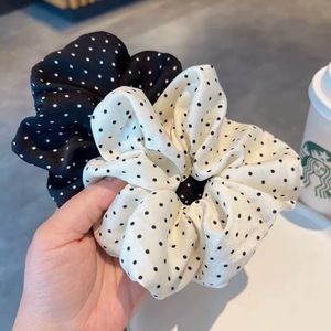 Vente en gros d'élastiques à cheveux vintage à pois, grands scrunchies, accessoires pour cheveux de style européen et américain pour femmes, bandeaux de couleur unie - Product Image 2