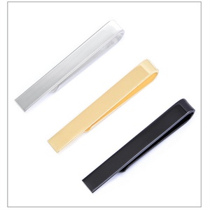 Pince à cravate personnalisée en acier inoxydable gravé pour homme - Product Image 1