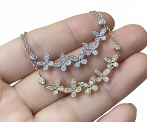 Collar de Cadena con Dije de Mariposa de Diamantes Naturales Reales de Color Blanco y Amarillo en Oro de 18K de Alta Calidad para Regalo - Product Image 1