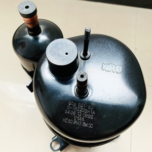 คอมเพรสเซอร์อินเวอร์เตอร์ Panasonic 3 แรงม้า รุ่น C-7RZ233H1A สำหรับตู้เย็นและเครื่องปรับอากาศ - Product Image 3