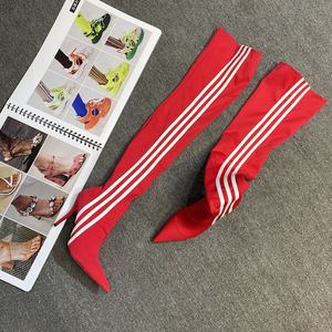 Stivali Super Lunghi da Donna Aderenti Elasticizzati a Gamba Larga, Stivali Personalizzati Sopra il Ginocchio con 3 Strisce Bianche e Tacchi a Spillo - Product Image 5