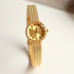 Relojes de lujo para mujer Relojes de pulsera de cuarzo de fácil lectura para mujer con pulsera vintage pequeña Reloj dorado - Product Image 1