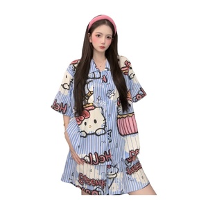 ชุดนอนผู้หญิงฤดูร้อนแบบเรียบง่าย ลายตัวอักษร คอวี เอวยางยืด ระบายอากาศได้ดี ผลิตจากโพลีเอสเตอร์ 100% ทรงหลวม - Product Image 1