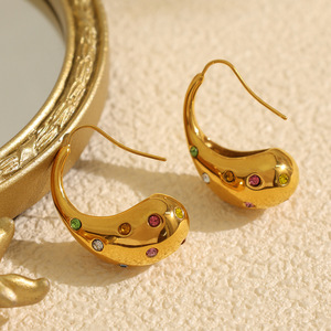 ต่างหูรูปหยดน้ำลายตอกลาย 18K ทองคำสแตนเลส เครื่องประดับไทเทเนียมสตีล ต่างหูแบบห้อย งานปาร์ตี้ เครื่องประดับแฟชั่น - Product Image 3