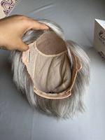 Perruque courte entièrement nouée à la main, style luxueux, cheveux humains bruts gris de qualité supérieure, perruque pixie entièrement faite à la main avec dessus en soie