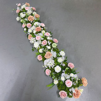 Chemin de table floral artificiel de luxe en fausse soie sur mesure pour la décoration de scène de mariage, de fête ou d'événement