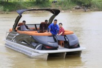 Bateau ponton de luxe 2025 en aluminium, modèle sport, 22 pieds/25 pieds, pour le tourisme et la pêche, avec remise en gros pour les acheteurs en gros