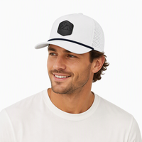Casquette de baseball unisexe vierge à 5 panneaux en polyester imperméable perforée au laser pour le sport, la course et l'extérieur, personnalisable avec logo