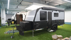 Remolque de Caravana Todoterreno Personalizado de Fábrica 2026, Ligero, de Aluminio, de 17 pies, Moderno, con Almacenamiento y Toldo Retráctil - Product Image 3