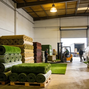 Rotoli di Erba Sintetica Ignifuga a Quattro Colori di Alta Qualità, Altezza del Pelo 30mm/10mm, per Giardini e Prati Artificiali Esterni - Product Image 4