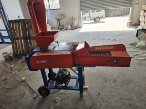 <span class=keywords><strong>Prix</strong></span> d'usine, machine <span class=keywords><strong>à</strong></span> couper <span class=keywords><strong>de</strong></span> 4,8 tonnes, petite machine <span class=keywords><strong>à</strong></span> couper le foin avec moteur diesel, machine <span class=keywords><strong>à</strong></span> couper le foin, aliment pour animaux - Product Image 4