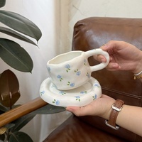 Tasse à café et soucoupe en céramique à texture pincée à la main de style nordique au design original