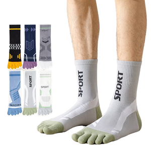 ถุงเท้ากีฬาแบบ 5 นิ้ว ปลายเท้าแบบ Letter Athletic Socks ความยาวระดับกลางน่อง แห้งเร็ว ถักทออย่างดี สำหรับผู้ชาย วิ่ง ออกกำลังกาย เดินป่า ฤดูร้อน ระบายอากาศได้ดี สำหรับผู้ใหญ่ สีเทา สีเขียว - Product Image 1