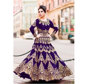 Lehenga choli ผ้าคอตตอนชิ้นผ้าคอตตอนปักเย็บเสื้อผ้างานแต่งเจ้าสาวที่ทันสมัยที่สุด - Product Image 1