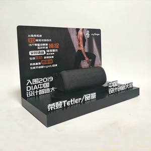 Expositor Acrílico Negro Personalizable, Moderno, de Lujo, Ecológico, Reciclable, con Estantes Escalonados, Resistente al Agua y Ligero - Product Image 1